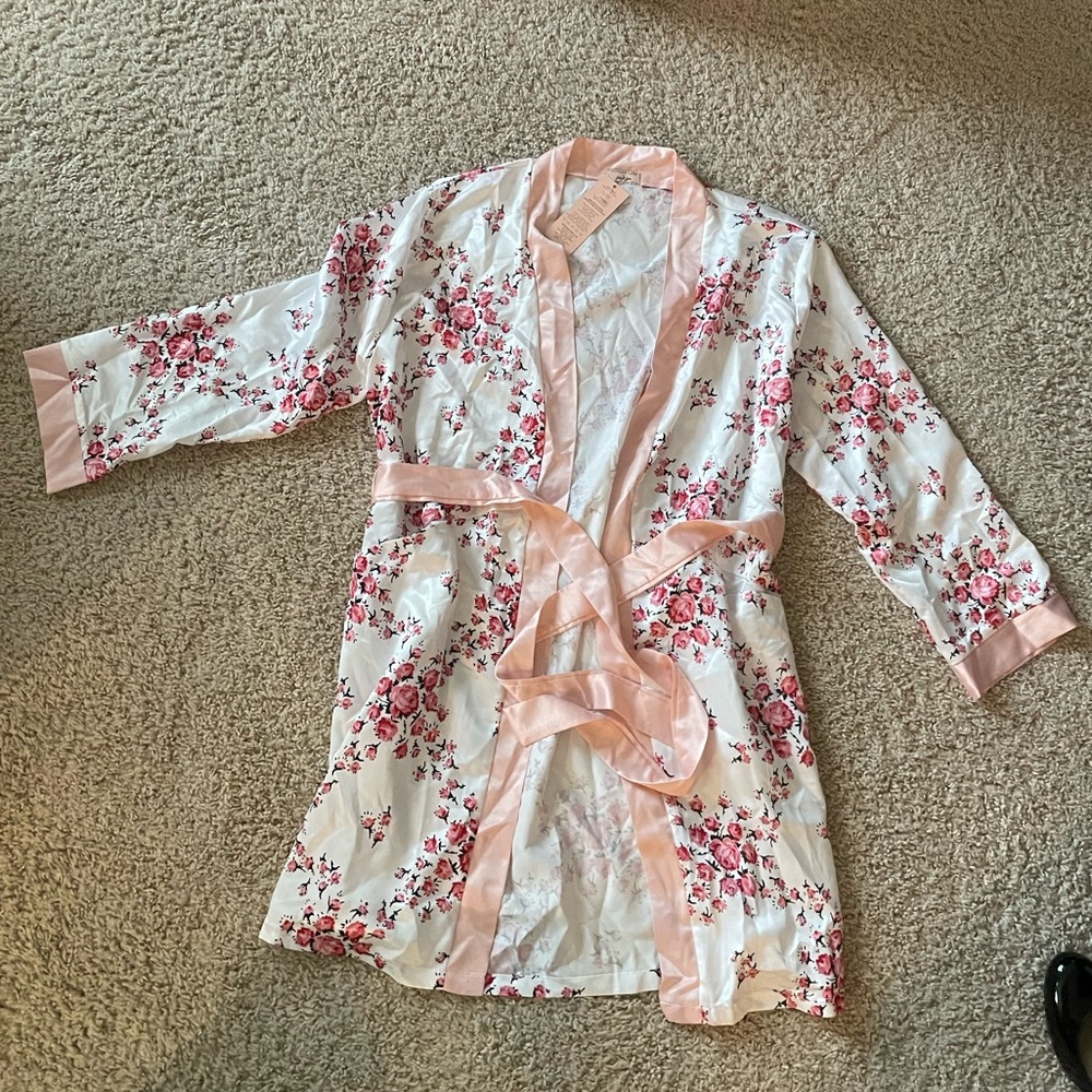 Morgan Lane Robe - Picture 1 of 2